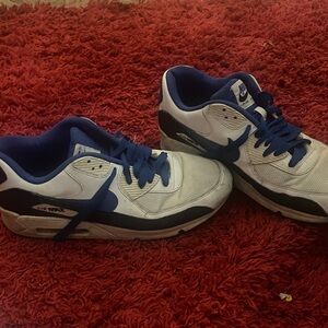 Asis Nike Air Max White and Navy Sneakers